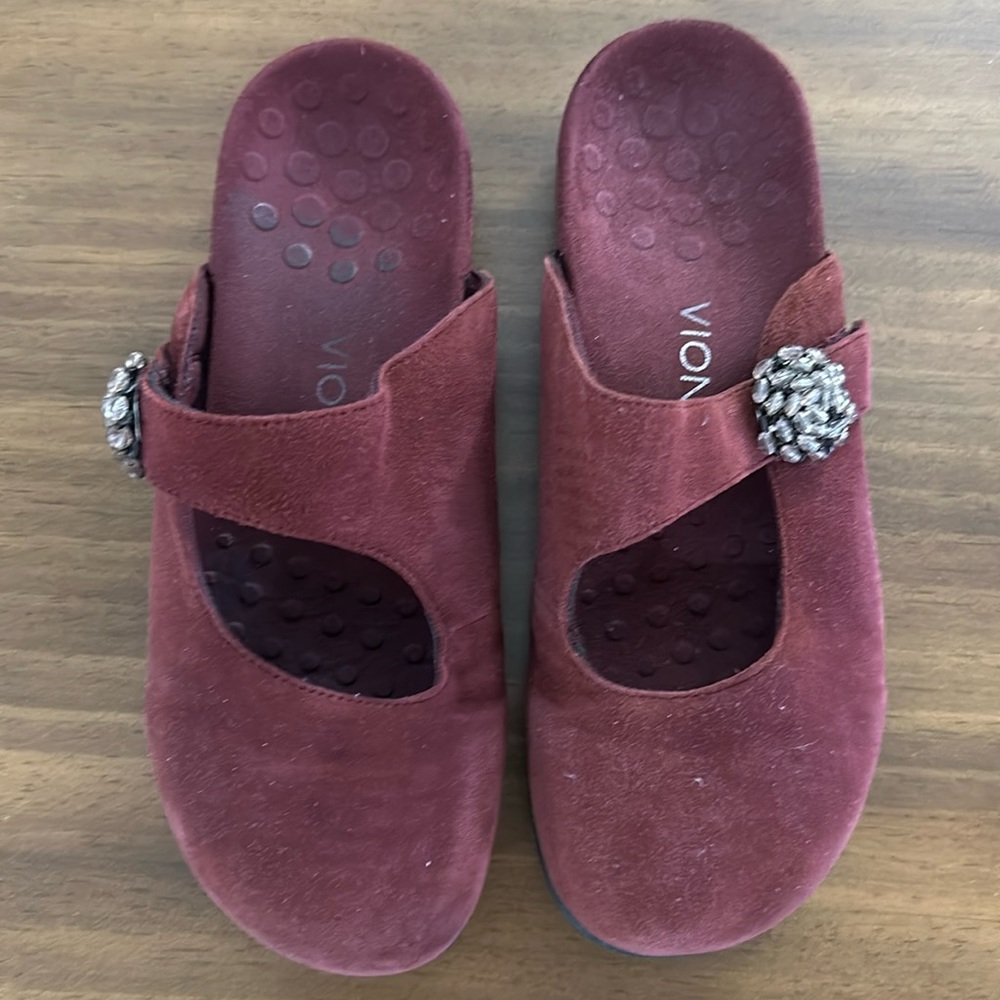 Women’s Vionic Mules Size 9 *Like New* Suede